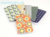 Geschenkpapier Stern-Blumen-Muster, blau